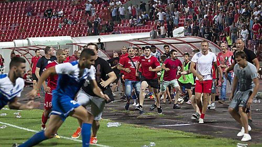 Bulgarische Fans jagten die israelischen Spieler