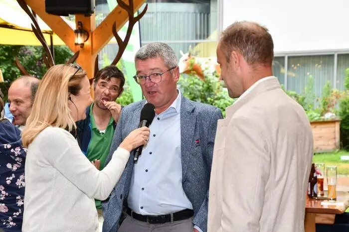 Geschäftsführer Josef Rieberer (Mitte) betonte: „Murau kann und wird feiern.“ Bürgermeister Thomas Kalcher sprach über die Bedeutung des Festes für die Stadt, Michael Hebenstreit hob die Rolle der regionalen Unternehmen als stabile Arbeitgeber hervor.