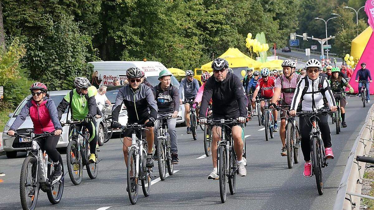 Die ersten Radfahrer machten sich um 9 Uhr auf den Weg