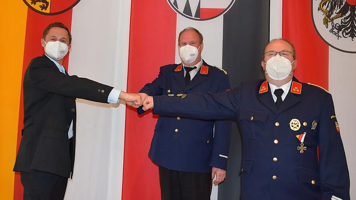 St. Pauls Bürgermeister Stefan Salzmann mit Kommandant Siegfried Krobath und Stellvertreter Gerald Sulzer (von links)