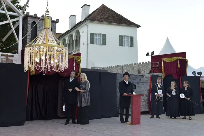 Seltsame Vorgänge in der Pariser Oper geben den Direktoren Rätsel auf - ein Phantom treibt sein Unwesen