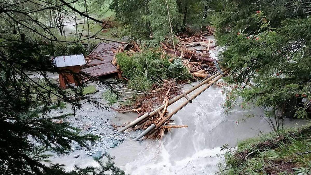 Die Möll suchte sich ihren eigenen Weg ins Tal und riss zahlreiche Bäume mit