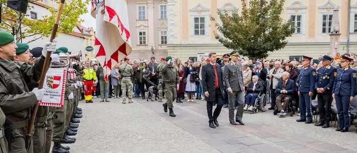 Großer Andrang bei der offiziellen Feier im Landhaushof in Klagenfurt
