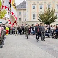 Großer Andrang bei der offiziellen Feier im Landhaushof in Klagenfurt