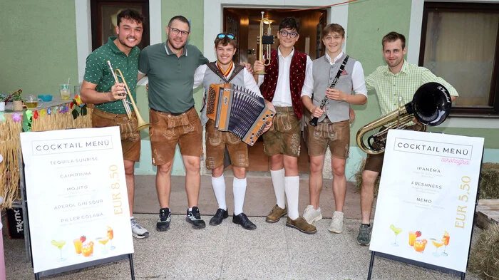 Musikalisch umrahmt wurde das Straßenfest von „Die Jauchengruabnbuam“ mit Fabio und Timo Weyrer, Marcel Klingspiegel, Christian Fleischhacker und Matthias Krögler.