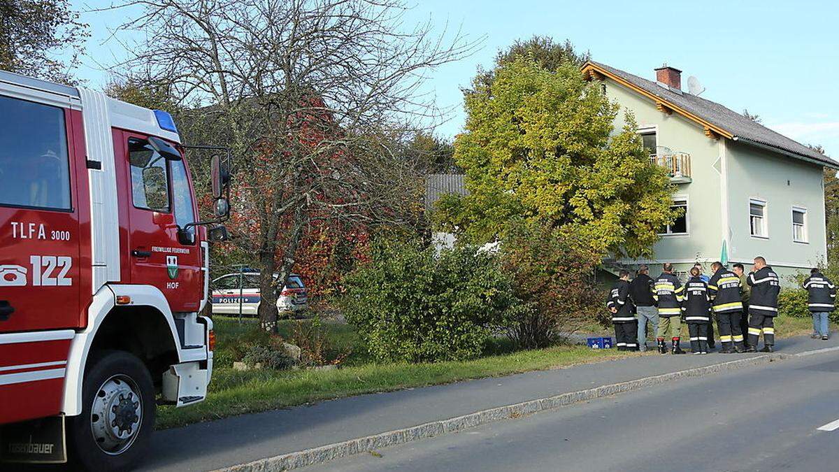 Die Feuerwehr barg die beiden Leichen