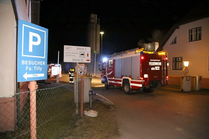 Im Einsatz standen die Freiwilligen Feuerwehren Althofen, Guttaring, Kappel/Krappfeld, Passering sowie die Betriebsfeuerwehr der Treibacher Industrie. 