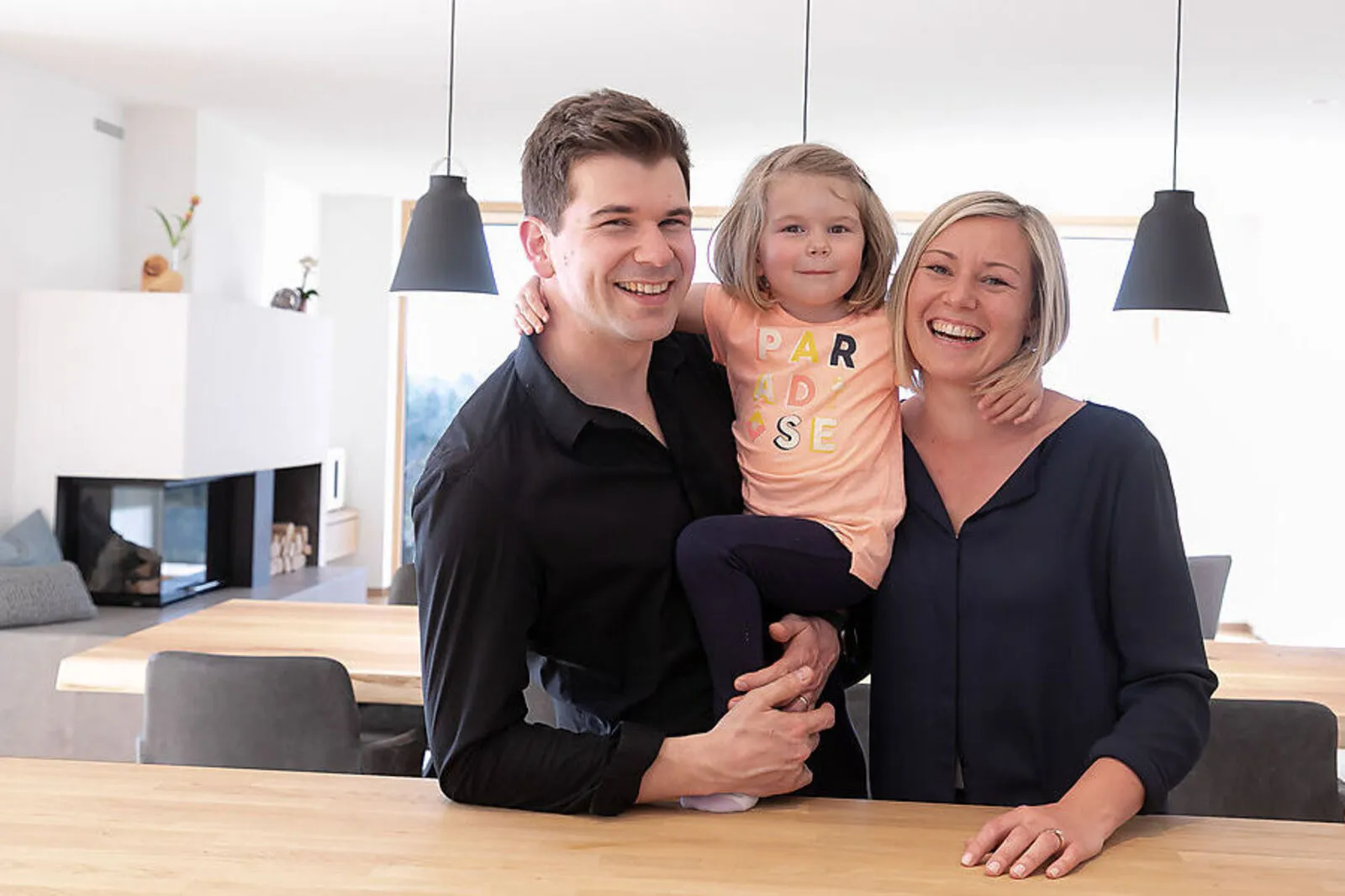 Zurück aus Basel: Karina und Christoph Platzer mit Tochter Ivie