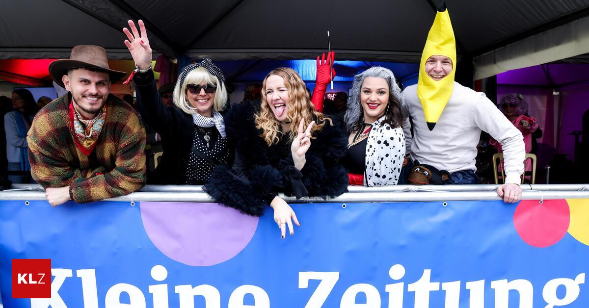 52-Grazer-Faschingsumzug-Prominenter-Cowboy-mit-M-llsack-Trauma-