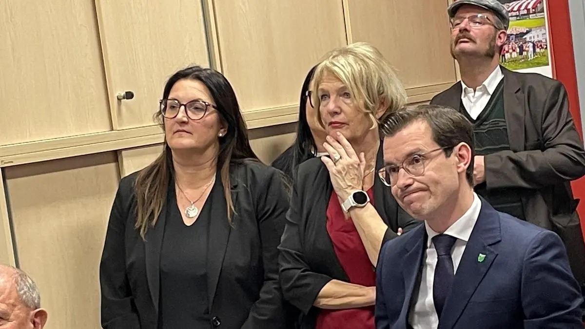 Zerknirschte Gesichter: Brucks SPÖ-Bürgermeisterin Andrea Winkelmeier und Stefan Hofer, SPÖ-Landtagsabgeordneter und Bürgermeister von Turnau. Links im Bild: Petra Weberhofer, die frühere SPÖ-Bürgermeisterin von St. Lorenzen