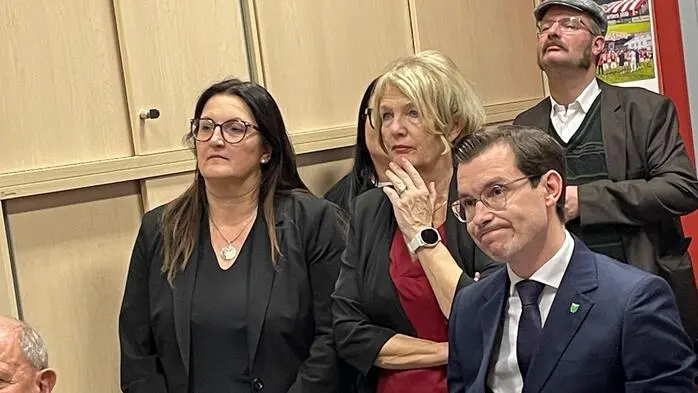 Zerknirschte Gesichter: Brucks SPÖ-Bürgermeisterin Andrea Winkelmeier und Stefan Hofer, SPÖ-Landtagsabgeordneter und Bürgermeister von Turnau. Links im Bild: Petra Weberhofer, die frühere SPÖ-Bürgermeisterin von St. Lorenzen