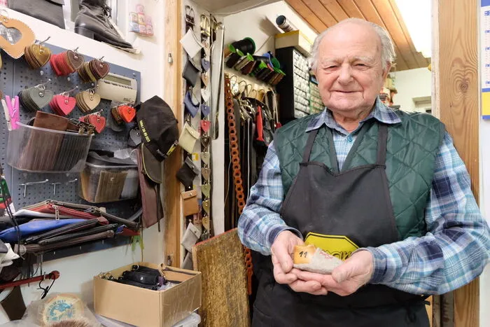 Mit seinen bald 95 Jahren ist der gelernte Schuhmacher noch immer aktiv.