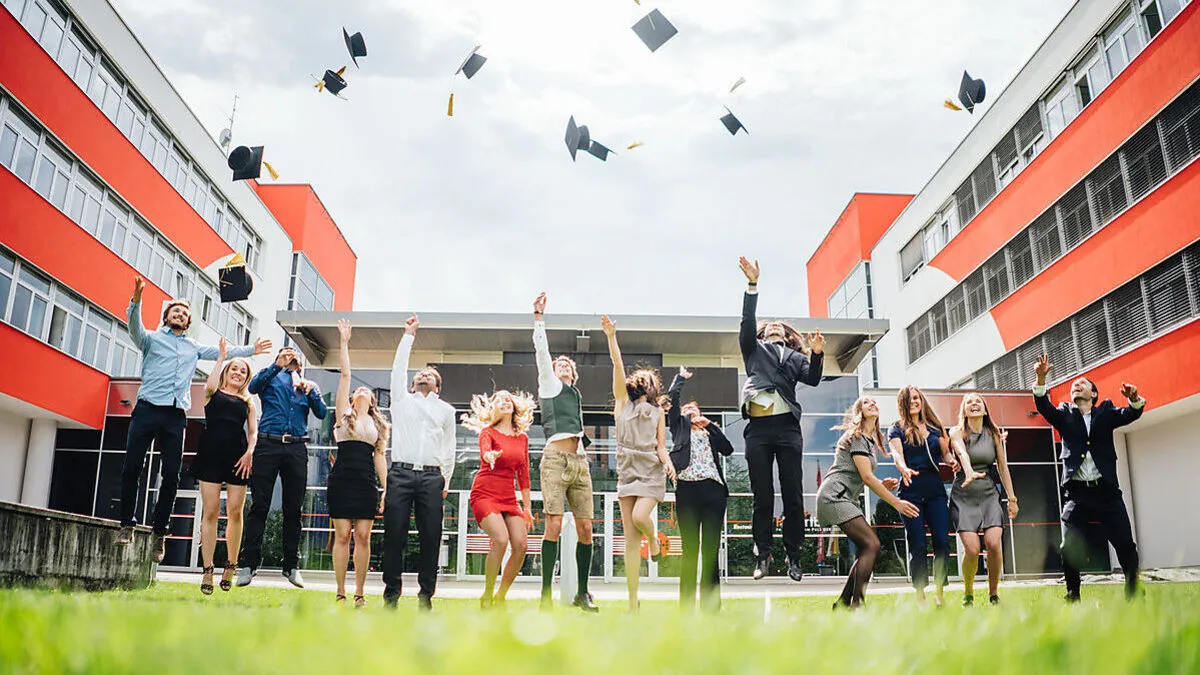 Kontaktfreudig: Die FH Kärnten schafft Win-win-Situationen für Unternehmen und BewerberInnen 