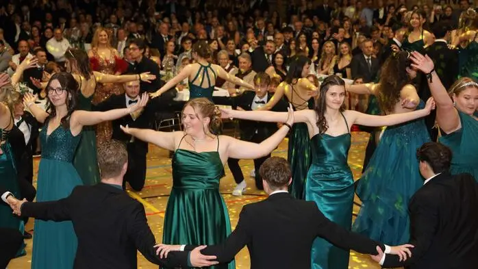 Mit der Polonaise wurde der Maturaball eröffnet.