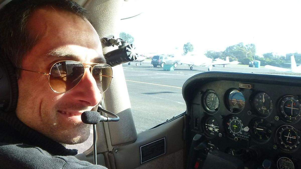 Emanuel Pirker darf mit seinem US-Privatpilotenschein auch mit Instrument Rating, also ohne Sicht, durch die Wolken fliegen