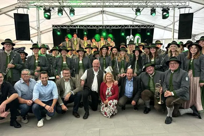 Über den ganzen Tag verteilt sorgten verschiedene Musikgruppen und Gastkapellen für Unterhaltung