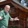 Edlseer-Frontmann Fritz Kristoferitsch spricht über den Abriss des elterlichen Gasthauses. Das Edlseer-Hoamathaus (im Bild) soll an anderer Stelle wieder aufgebaut werden