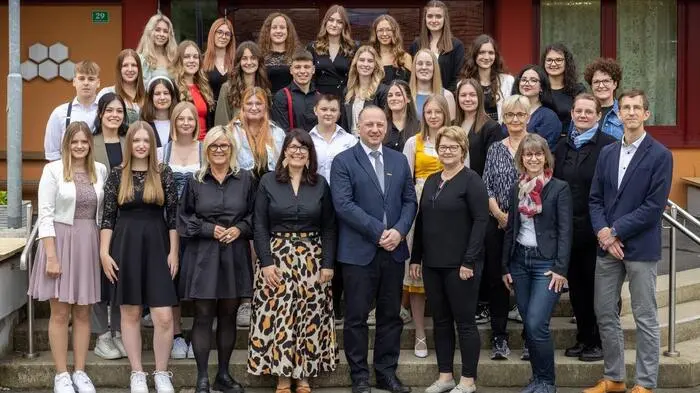 In der 5. Klasse der Bafep Mureck ist die Matura für folgende Maturantinnen und Maturanten erfolgreich über die Bühne gegangen: Robert Benkö, Jasmin Divjak, Yara Felgitscher, Vanessa Fink, Lukas Friedl, Lena Fuchs, Clara Gollenz, Sarah Großschädl, Carmen Hackl, Emelie Hatzl, Kristin Heinisch, Tihana Jurusic, Anna-Marie Kager, Hanna Konrad, Kristina Konrad, Katharina Krofitsch, Barbara Lechner, Nadja Neuhold, Marlene Otter, Leonie Paschek, Leonie Sackl, Hannah Seil, Isabella Simon, Anja Steyer