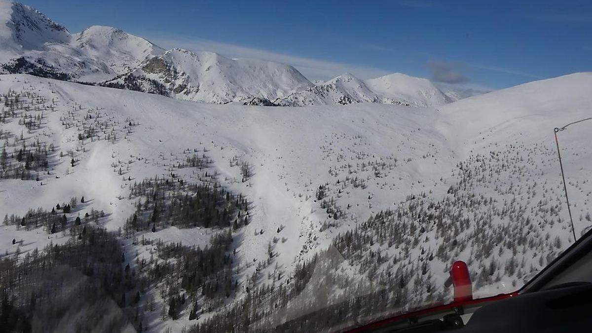 Auf dem Mallnock ging eine Lawine ab: der Einsatzort vom Hubschrauber aus gesehen