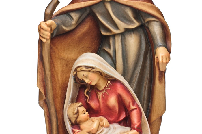 Der Ziehvater von Jesus wird gerne mit Laterne und Stock dargestellt. Der Stock als Symbol des Beschützers, die Laterne weist ihn als "Bewahrer des Lichts" aus, Symbol für Jesus.  