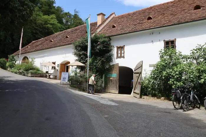 Das Weingut Winkler-Hermaden öffnete seine Meierhoftüren mit dem Langen Keller für ein Hoffest. 