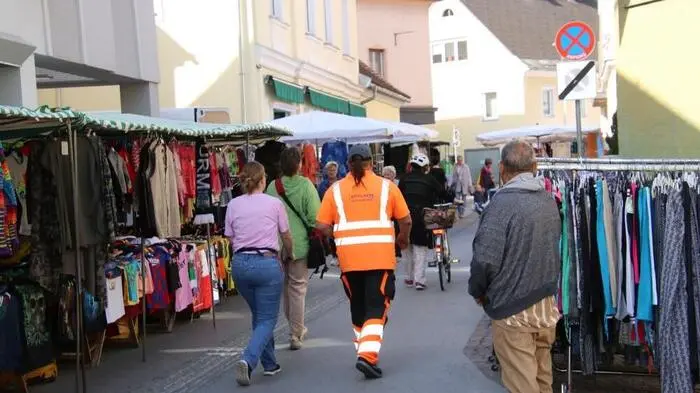 Es war zwar nur ein „ganz gewöhnlicher“ Krämermarkt, der am Freitag in Köflach abgehalten wurde, trotzdem war die Innenstadt voll mit Verkaufsbuden.