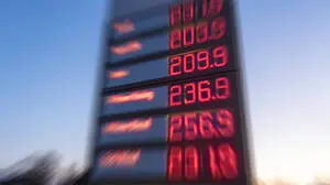Die Spritpreisbremse soll heute, Donnerstag um 12 Uhr greifen