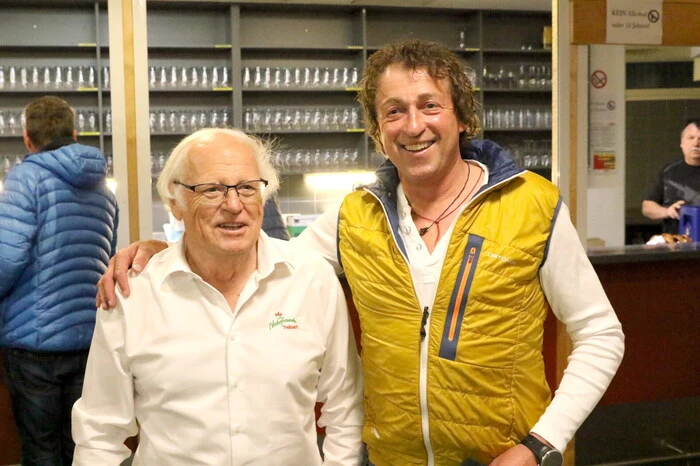 Naturfreunde Althofen-Obmann Reinhard Wutte (links) war es gelungen, den bekannten Metnitztaler Höhenbergsteiger für einen Vortrag zu gewinnen. 
