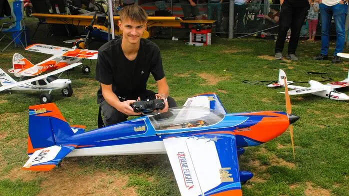 Zahlreiche Besucherinnen und Besucher, die sich für den Modellflugsport interessieren, strömten am vergangenen Sonntag in die Gemeinde Gersdorf an der Feistritz. 