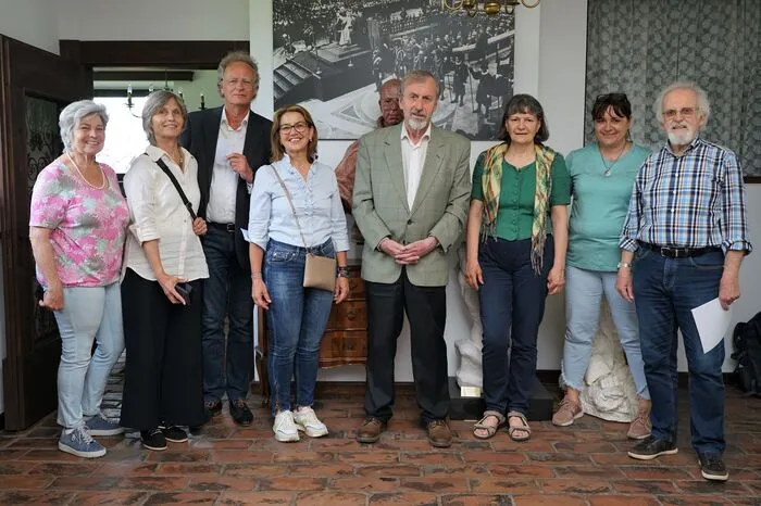Klicken Sie sich durch die Fotos von der Übergabe der Büste an das Ambrosi-Museum.