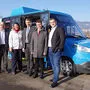 Christian Wohlmuth und Wolfgang Grill (Stadtwerke), MVG-Verkehrsleiterin Anja Benesch, Fritz Kratzer, Gerhard Deutsch und Matthias Mazuheli (Firma Kutsenits), dahinter der neue Bus