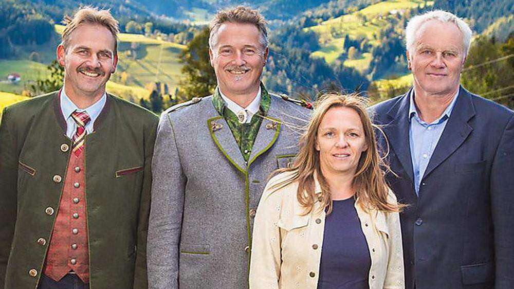 Südkärntner Bauern sind stimmenstärkste Partei im Bezirk: In die Vollversammlung ziehen Maria Mader-Tscherteu (Klagenfurt-Land), Marjan Čik (links) sowie Franz Josef Srmtnik und Stefan Domej (rechts) ein 
