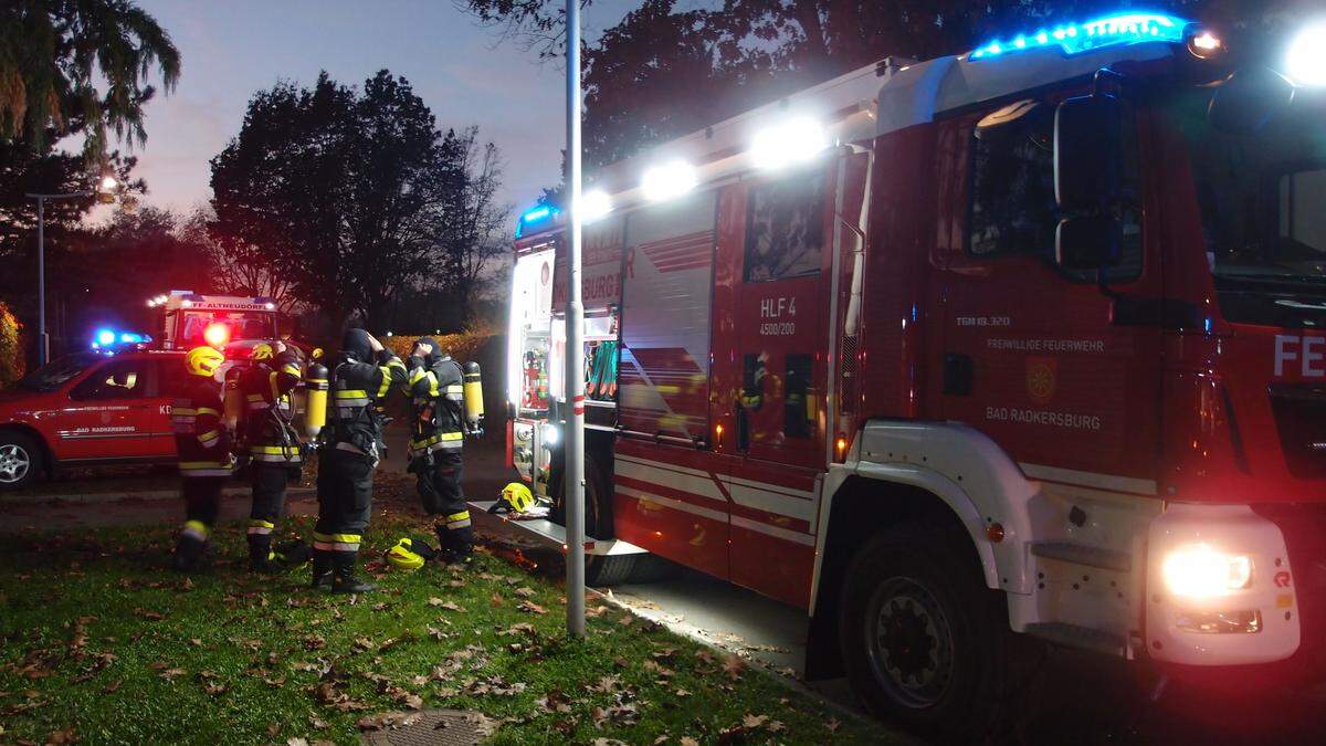 Die Feuerwehren und das Rote Kreuz wurden zu einem vermuteten Chlorgasaustritt gerufen