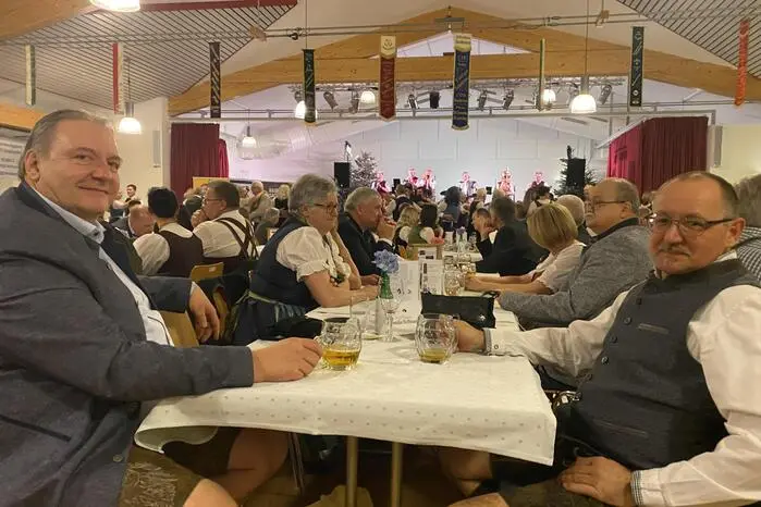 Nach der Eröffnung durch die Jagdhornbläsergruppe Gösseck folgte eine traditionelle Polonaise unter dem Motto des Balls – „Johann: vom Erzherzog zum Strauss“