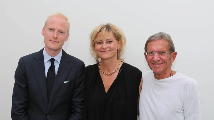Am Eröffnungsabend hießen Anne Marie und Hans Schullin  zahlreiche namhafte Gäste willkommen, zum Beispiel Rolex-Marktvertreter Adrien Ramel.