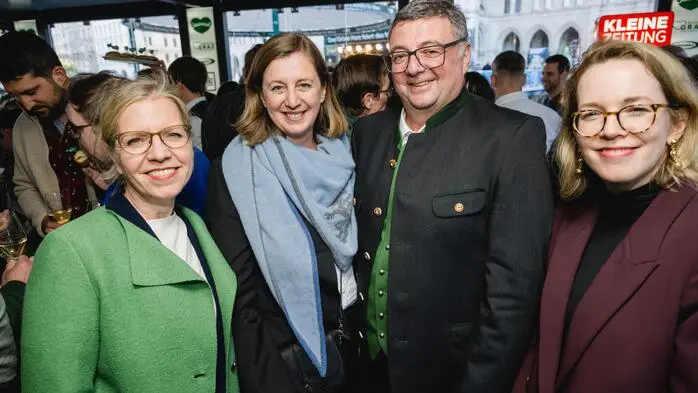 Kleine Zeitung Wien-Chefredakteurin Christina Traar konnte die Staatsekretäre Jörg Leichtfried und Barbara Eibinger-Miedl sowie Grünen-Chefin Leonore Gewessler (von links) begrüßen.