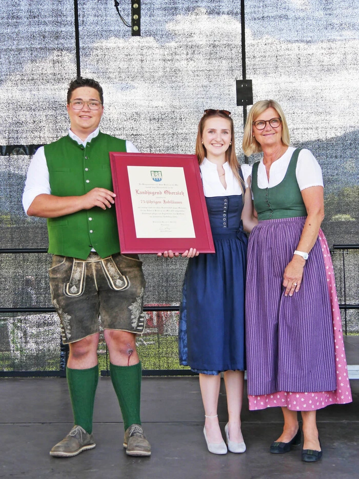 Zu ihrem 75. Geburtstag wurde die Landjugend geehrt