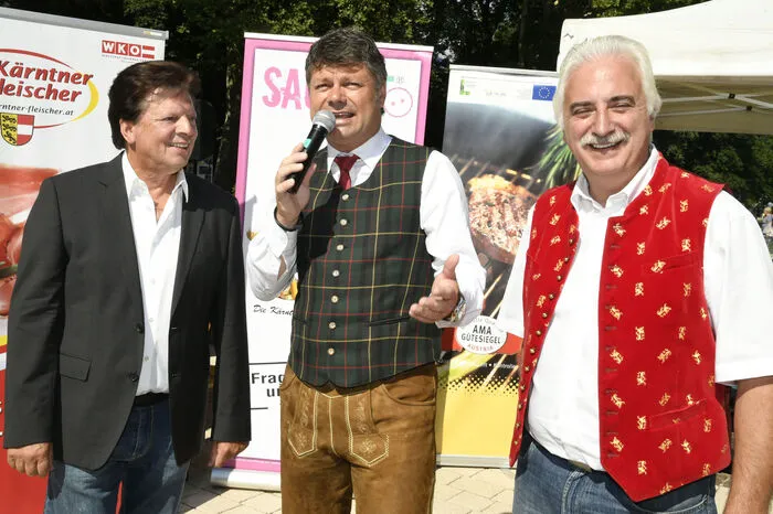 Fleischerfest-Erfinder Willi Koch, Spittals Bürgermeister Gerhard Pirih und Innungsmeister Raimund Plautz eröffneten das 12. Kärntner Fest der Fleischer in Spittal.