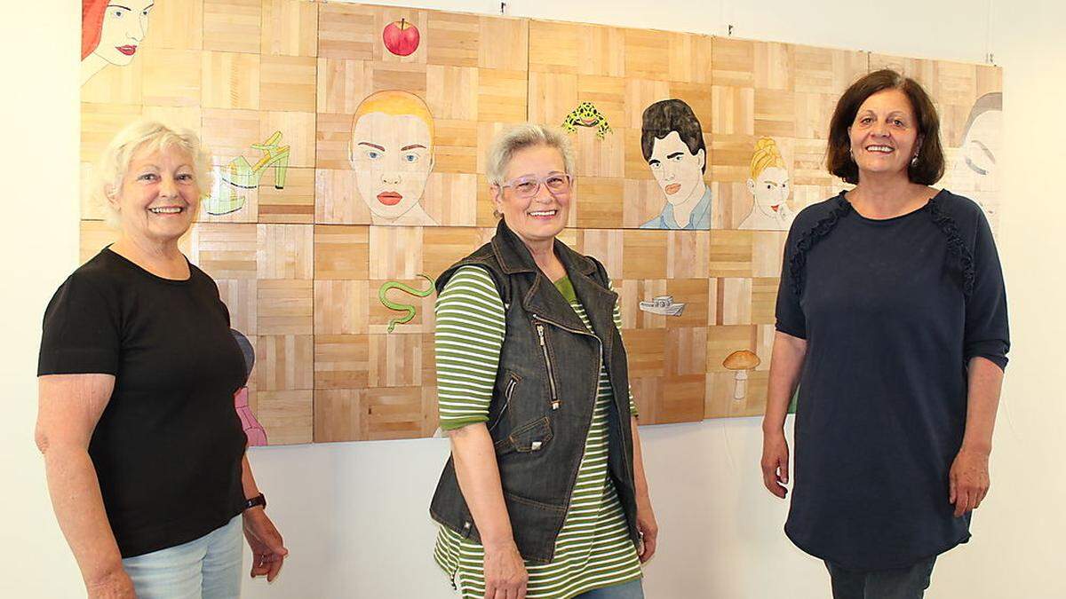 Margarete Arvay, Regina Uedl, Ingrid Wieser (von links) vor einem Werk von Raymonde Marcher