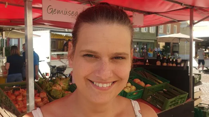 Daniela Glanzer (35) aus Weitensfeld: "Es ist schade, dass der Wiesenmarkt abgesagt wurde. Für die Kinder und für die ganze Umgebung war er immer ein Höhepunkt im Veranstaltungsjahr. Es wäre schön, wenn es zumindest einen Ersatz geben würde, wie im letzten Jahr. Die  Wochenmärkte  finden ja auch statt, trotz Covid-Einschränkungen."