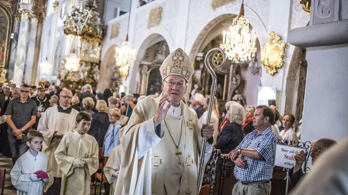 Im Dom zu Klagenfurt fand am Sonntag der erste Dank- und Abschiedsgottesdienst statt. Am Mittwoch folgt ein weiterer Gottesdienst in Gurk.