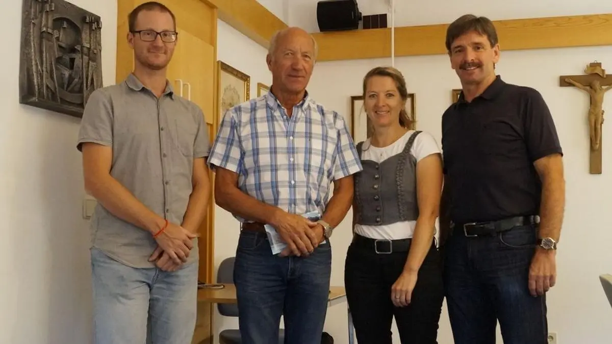 Gerald Flöck von Energie Tirol, Manfred Leitner, Mobilitätsberaterin Angelika Berger und Bürgermeister Dietmar Ruggenthaler