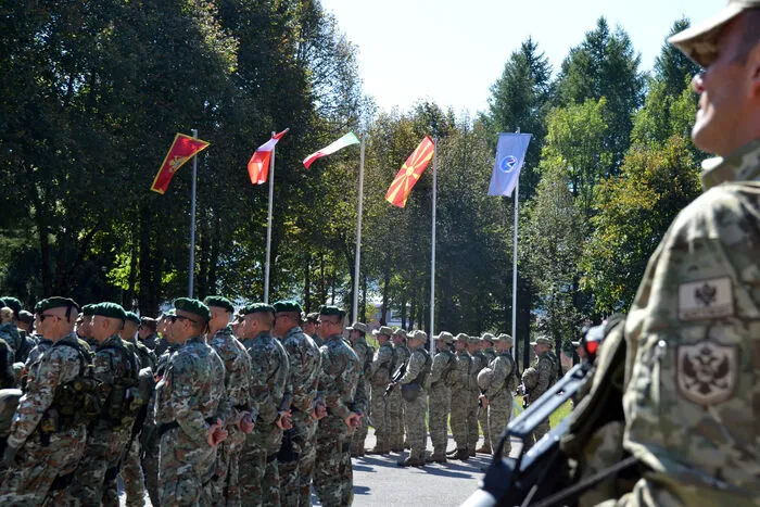 Feierliche Eröffnung mit den Kontingenten aller Teilnehmerländer und Repräsentanten des Ministarstvo Odbrane (Verteidigungsministeriums Montenegro)