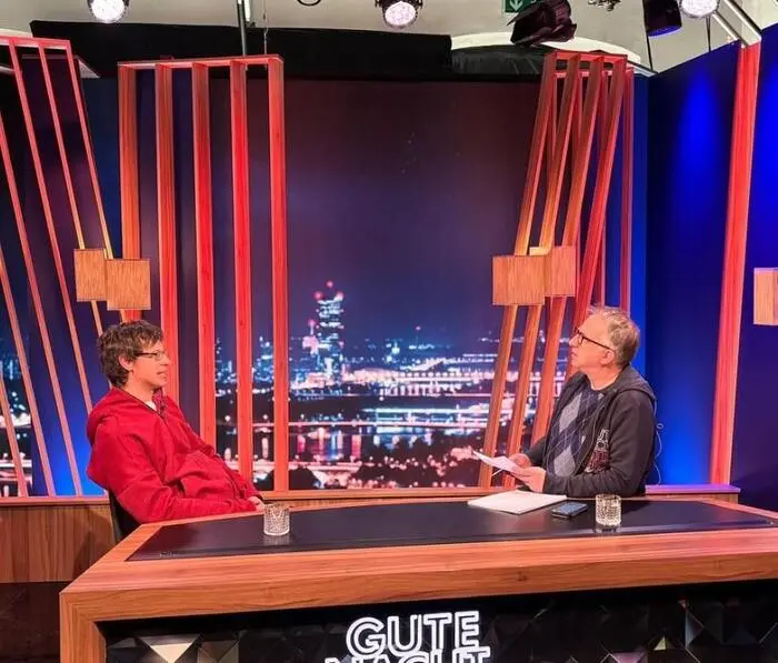 Schwab ist unter anderem Autor bei „Gute Nacht Österreich)