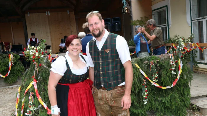 Lisa-Maria Planer Obfrau  der Brauchtumsgruppe Steindorf  mit dem ehemaligen Obmann Martin Köstenbaumer freuten sich über den großen Erfolg!