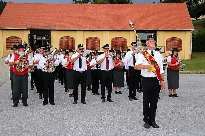 Eingeleitet wurde die Feierstunde mit der Gemeindekapelle von Köflach, bestehend aus den vier Blasmusikkapellen der Stadtgemeinde