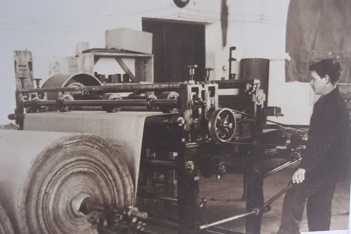 1929: "Querschneider" für bitumenkaschiertes Papier