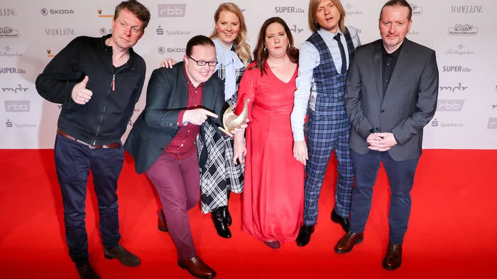 Zum 23. Mal wurde die "Goldene Henne" am Freitagabend vergeben. Über eine Auszeichnung freuten sich die Mitglieder der Kelly-Family (l-r): Jimmy, Angelo, Patricia, Kathy, John Michael und Joey