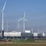 Rechen- und Datenzentrum mit Kühltürmen und Energieanlagen 
