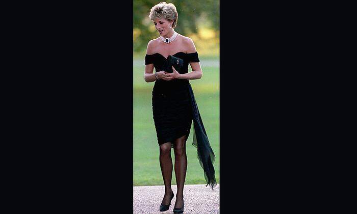 Prince Charles gestand seine Affäre mit Camilla und Diana trug als Antwort dieses Kleid 